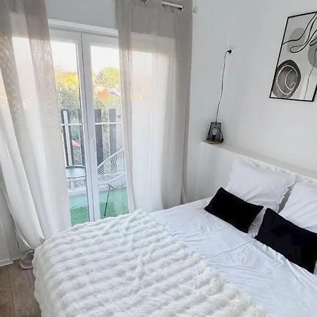 Appartement Small Bubble In Toulouse, France T2-parking-1kmmetro-wifi-cosy *