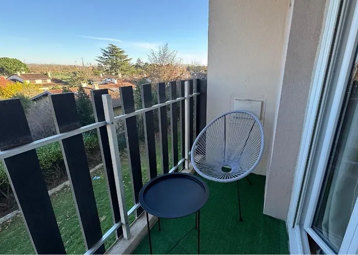 Small Bubble In Toulouse, France T2-parking-1kmmetro-wifi-cosy *